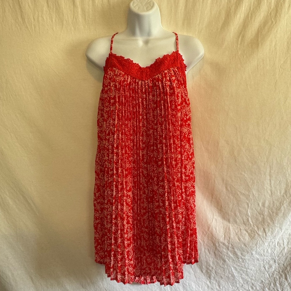 C-171 Three Hearts Red & White Floral Sleeveless Lined Pleated MIDI Dress Size M